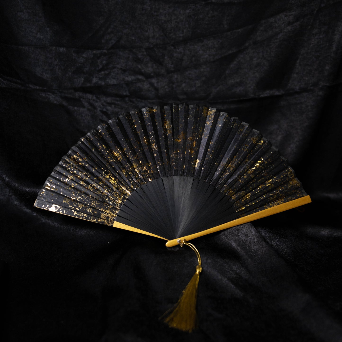 Folding fan with silver sprinkles 洒金折扇