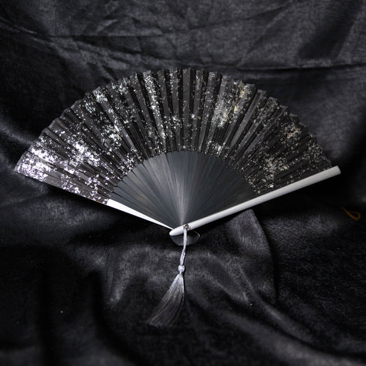 Folding fan with silver sprinkles 洒银折扇